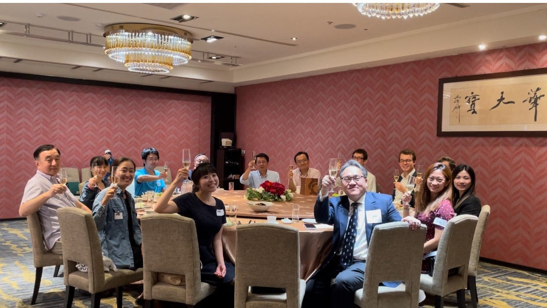 alumni at toasts across the coast Taipei