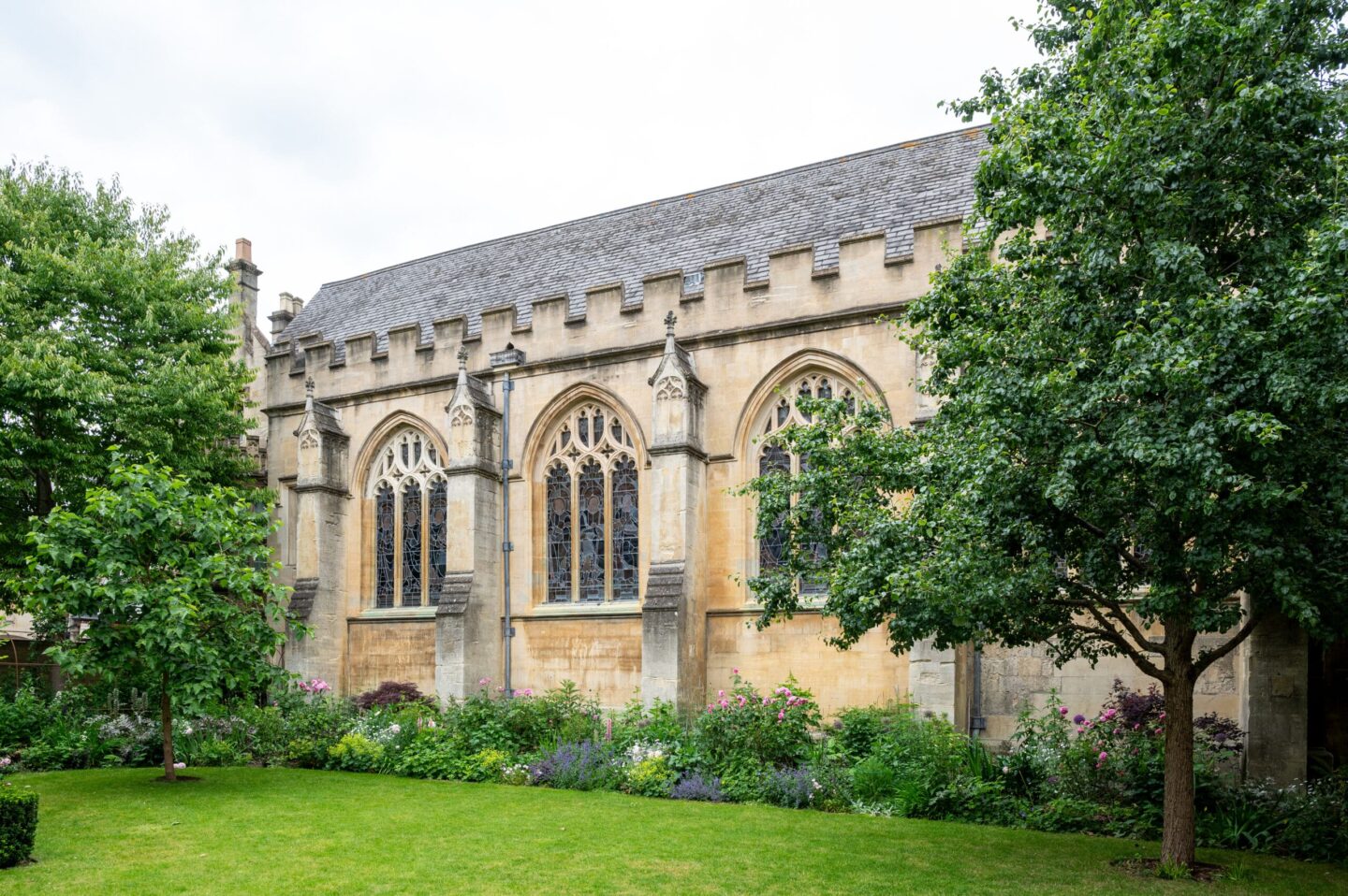 Garden at the back of the Lincoln College Chapel