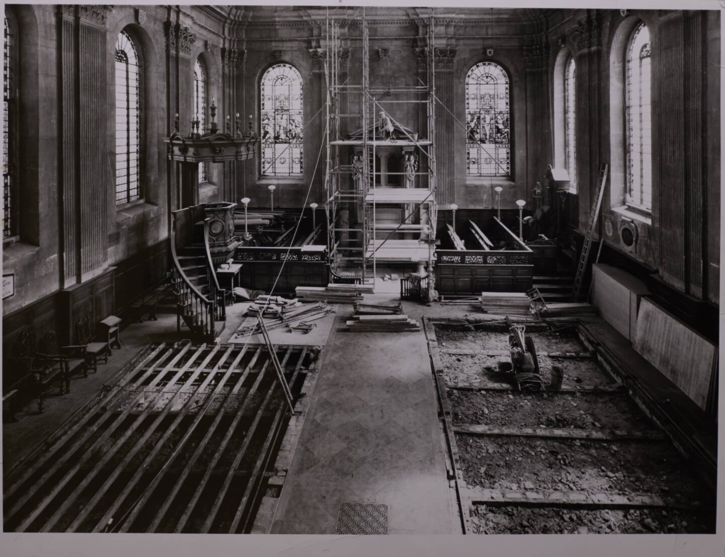 Greyscale image of the inside of the Lincoln College Library under construction