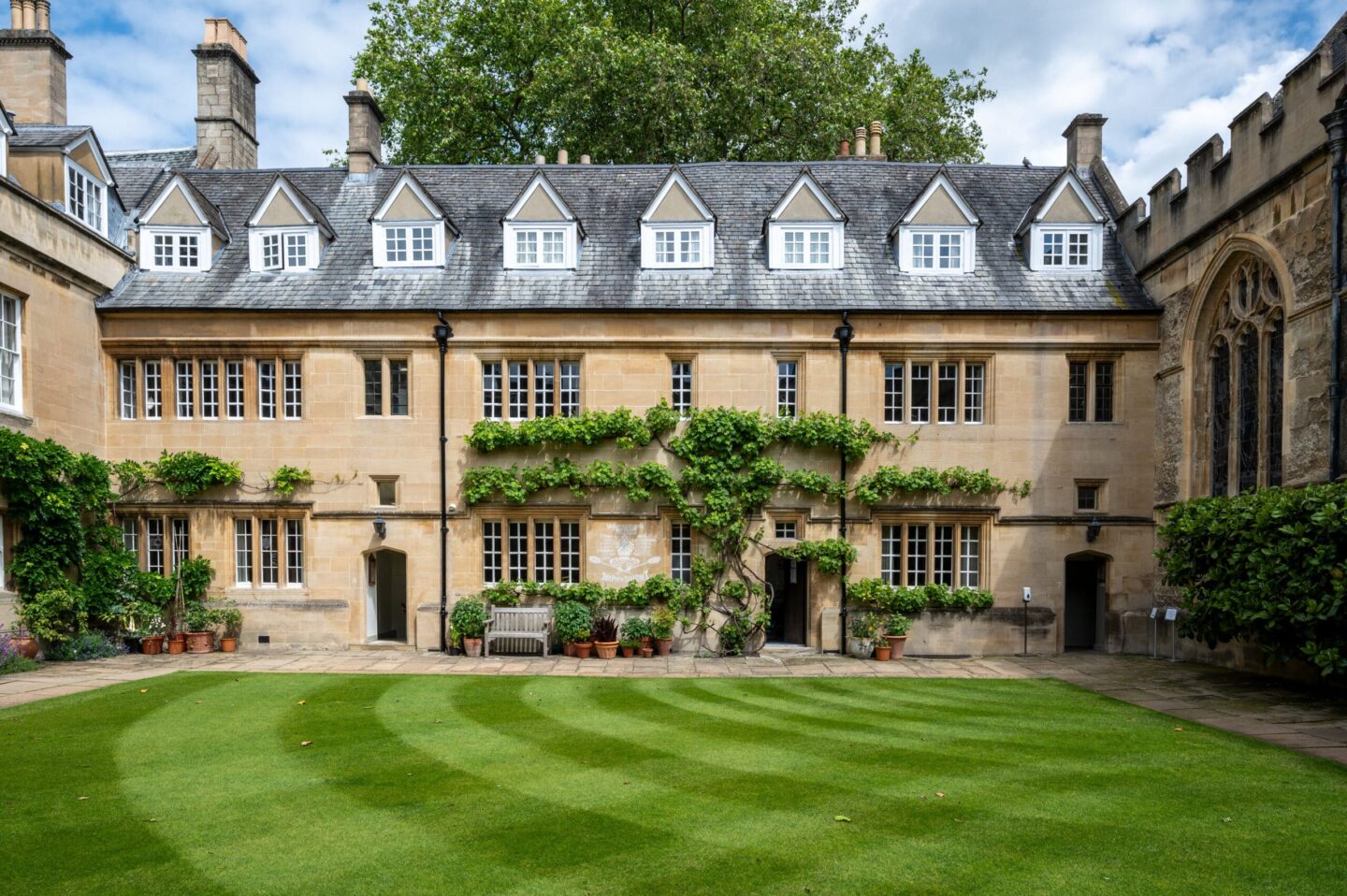 Lincoln College Chapel Quad, green in June